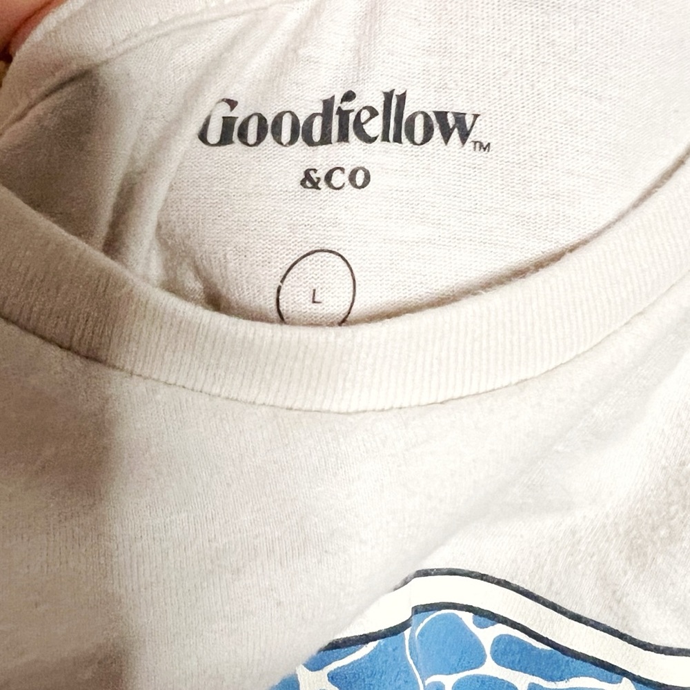 Poolside Graphic Tee - Picture 4 of 5